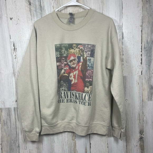Travis Kelce Taylor Swift Eras Tour Graphic Pullover Crew Sweatshirt size M Tan - Picture 1 of 6